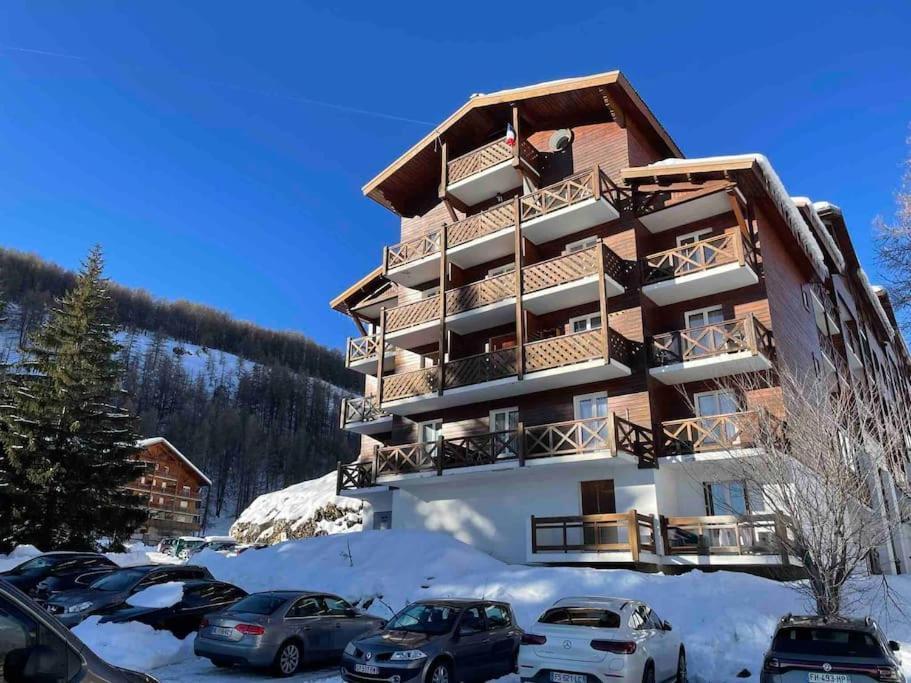 Allos, Logement Pieds Des Pistes, A 10 Minutes De La Base De Loisirs 外观 照片